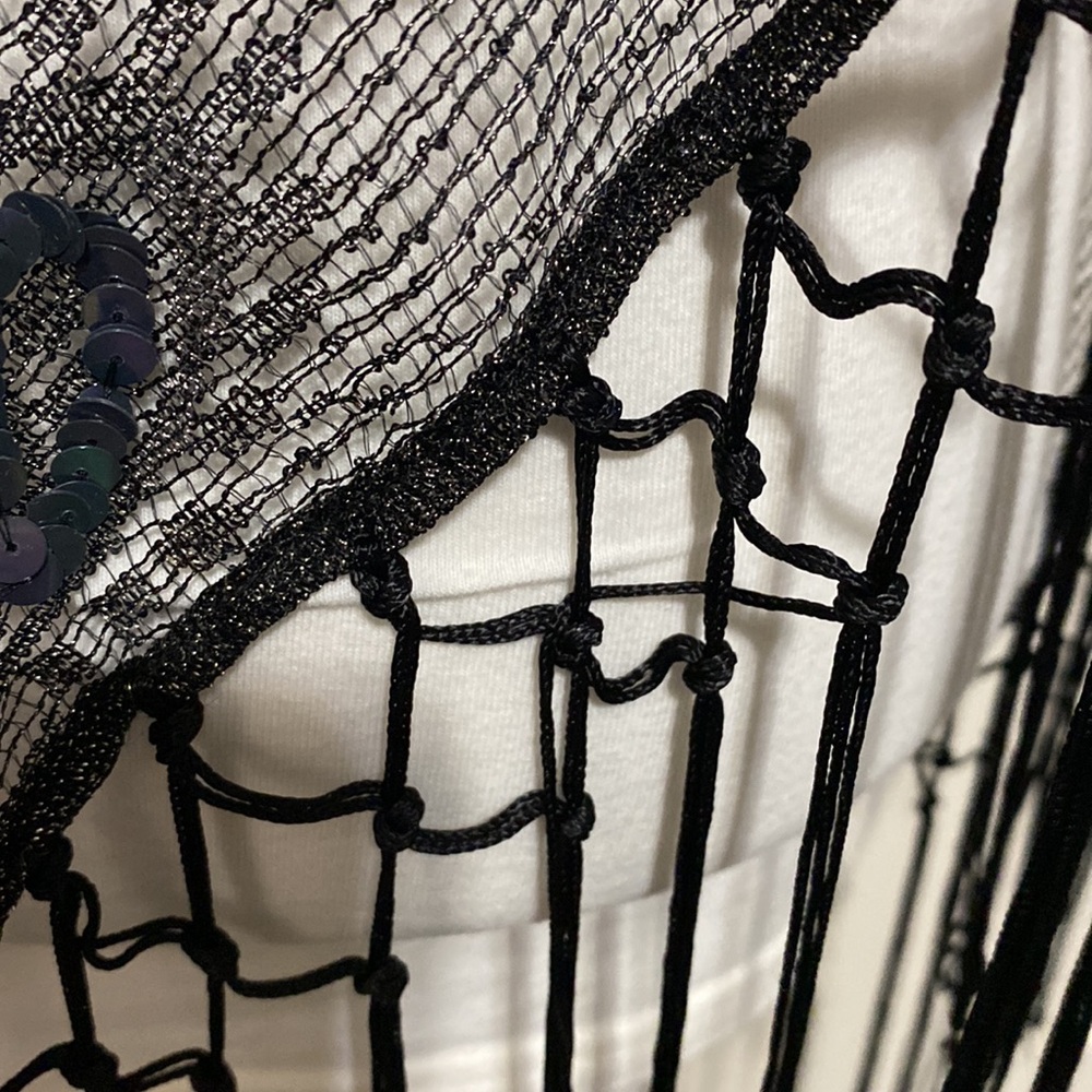 GORGEOUS Like New OSFM Elegant Black Fringe Shawl! - Picture 6 of 7